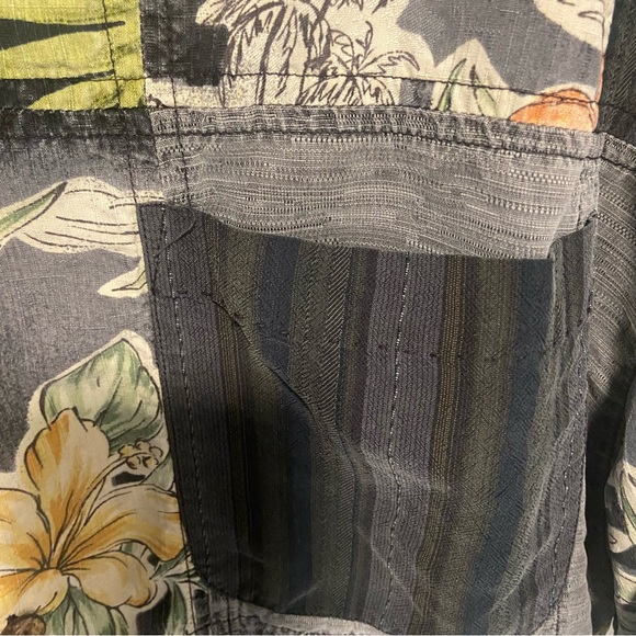 Tommy Bahama Men’s Button Down Shirt Size Large Tropical Silk Beach Vacation - Picture 3 of 10